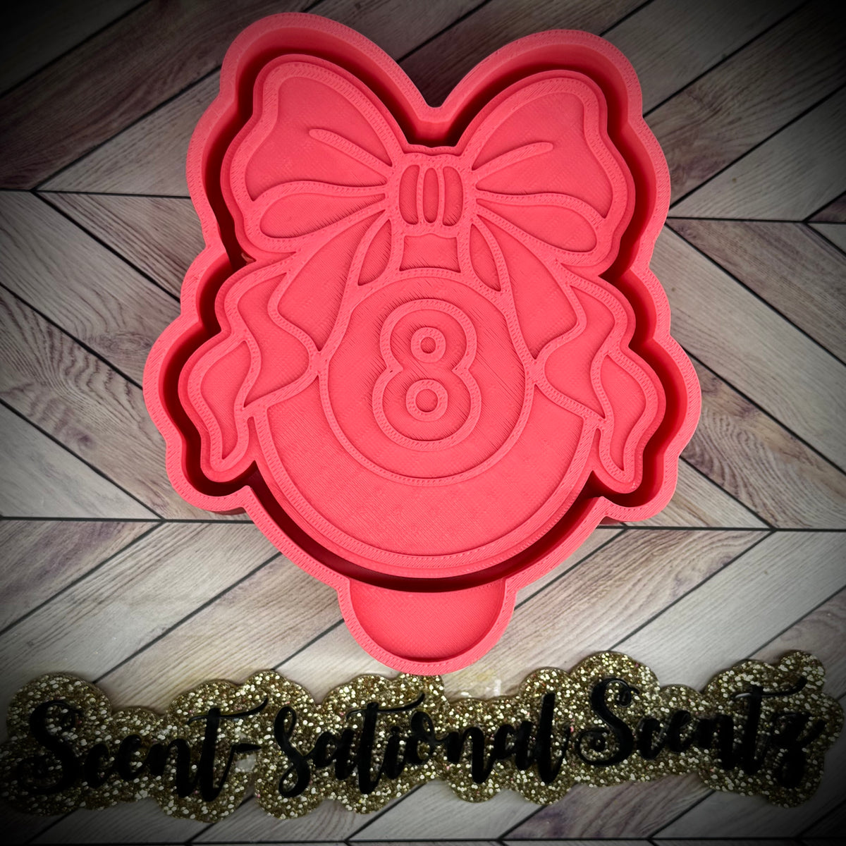 8-Ball w/Bow mold