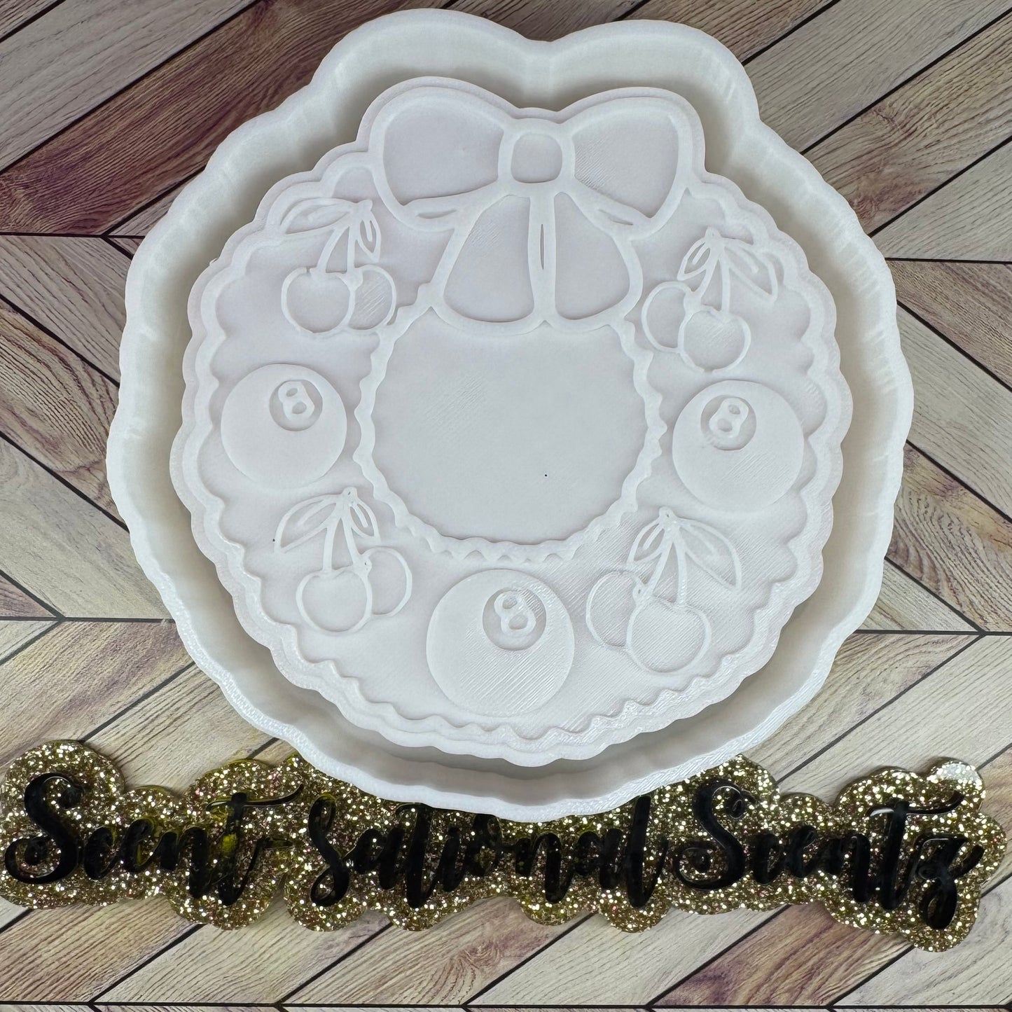 8-ball cherry wreath mold(22)