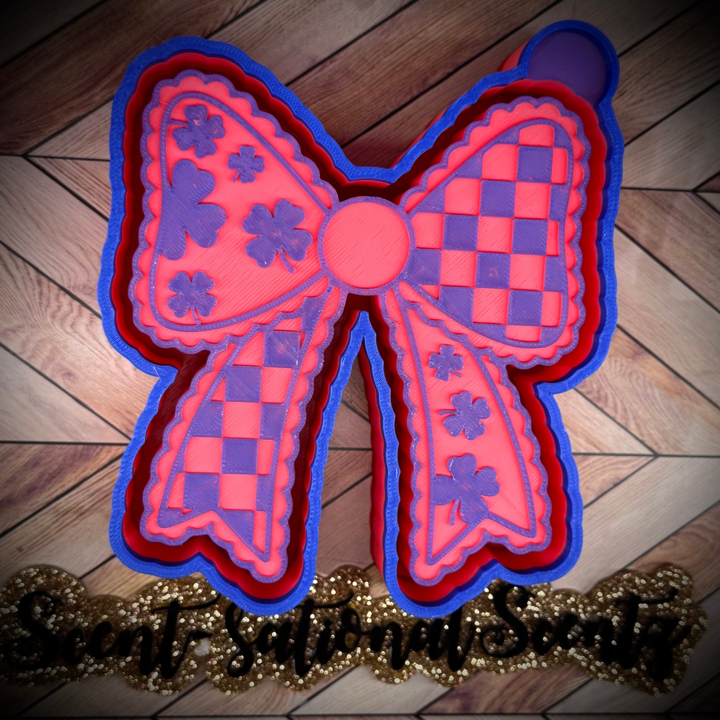 Checkers and clovers bow mold(435)