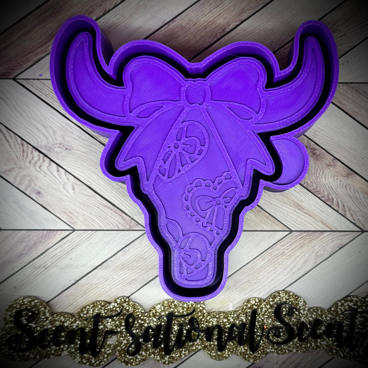 Chocolate Box Bull w/Bow mold