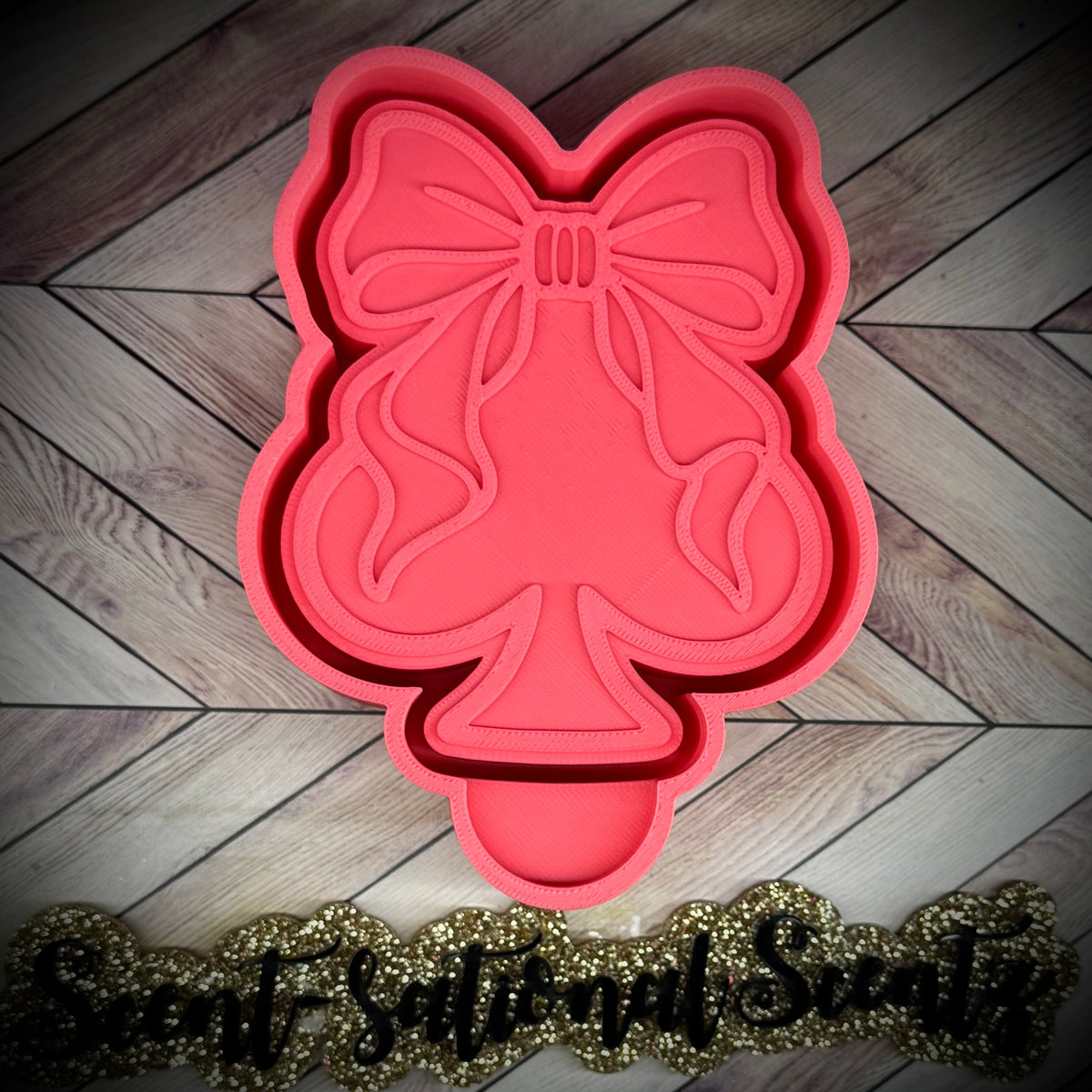 Spade w/bow mold