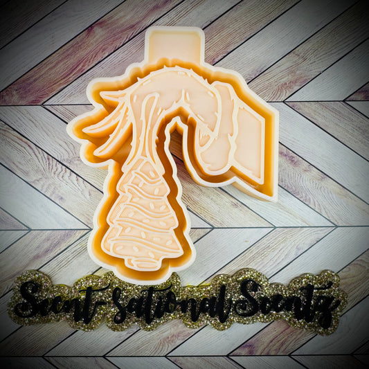 G-man hand holding snack cake mold(275)