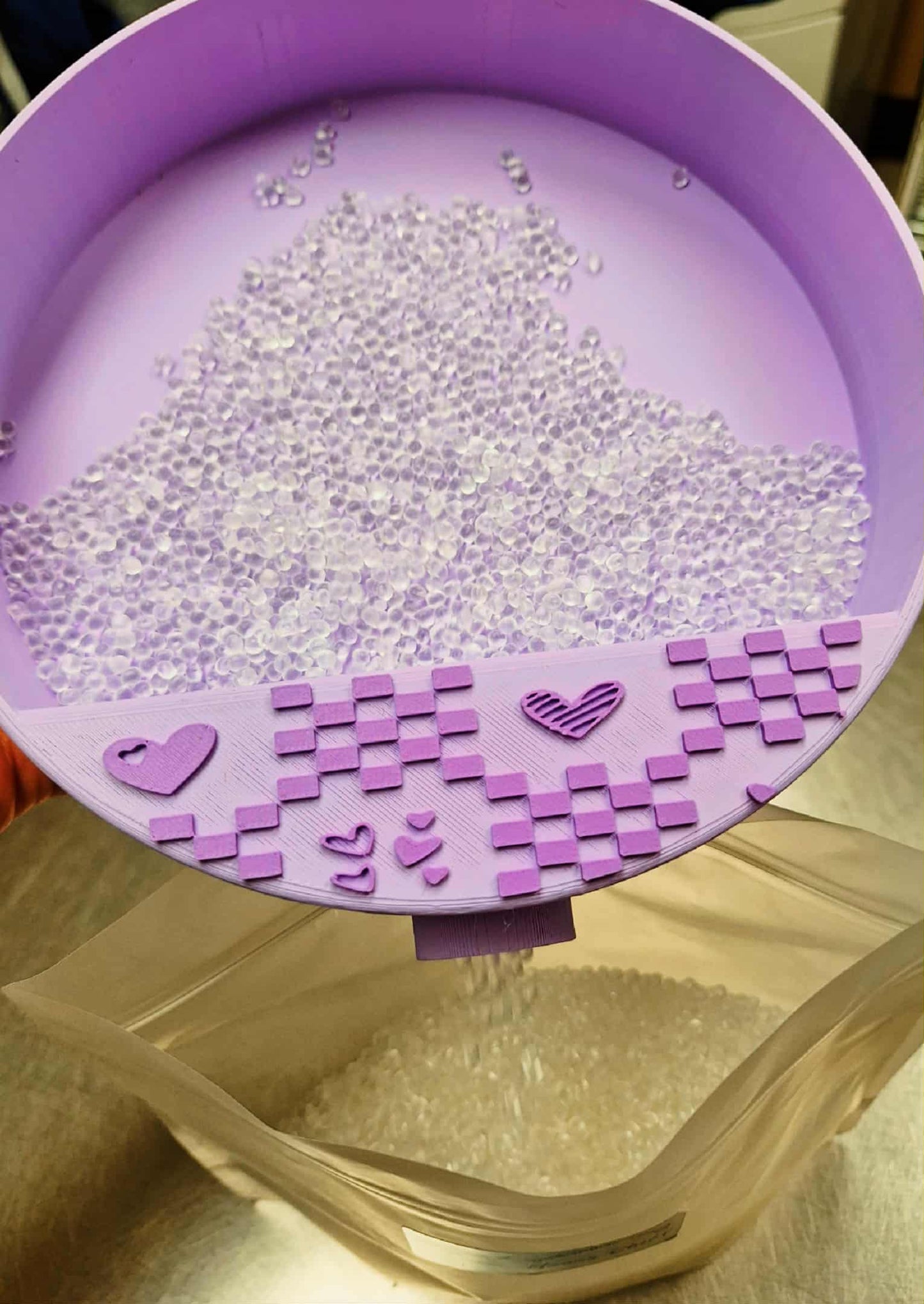 Bead/glitter tray w/spout